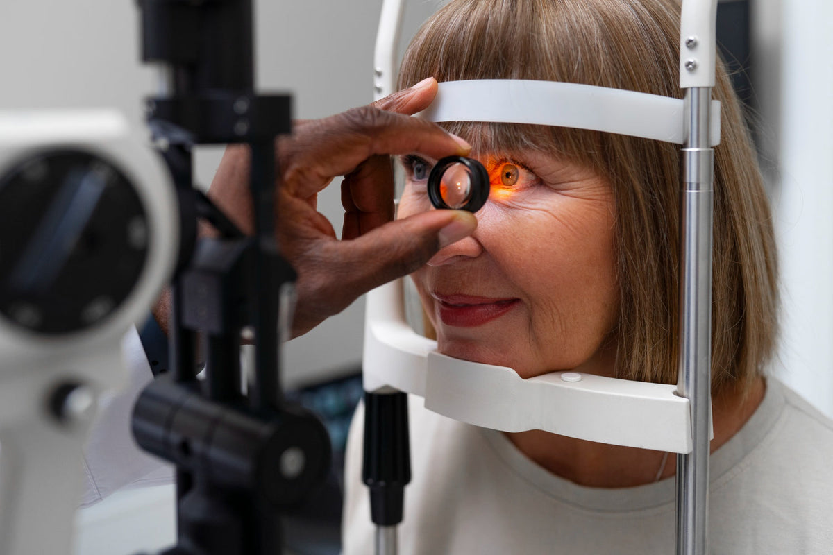 Perioperative low-level light therapy for ocular surface protection in patients undergoing Femto-LASIK: a prospective double-masked, randomized controlled study
